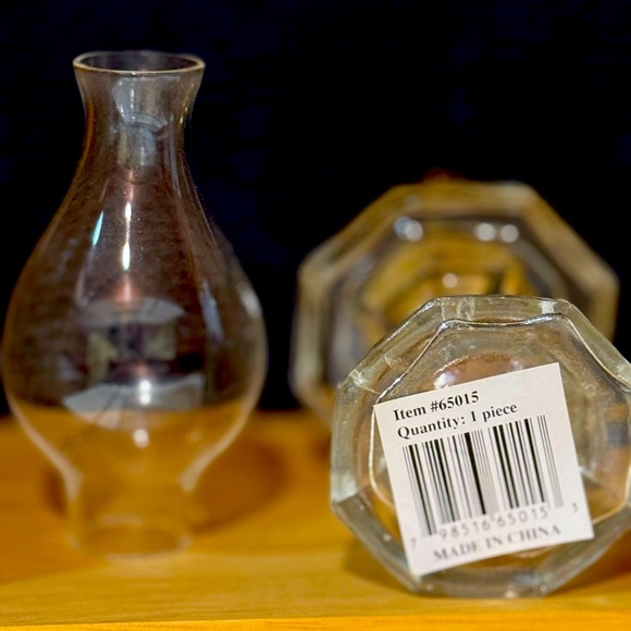 Elegant Clear Glass Oil Lamp Figurine - Picture 5 of 8